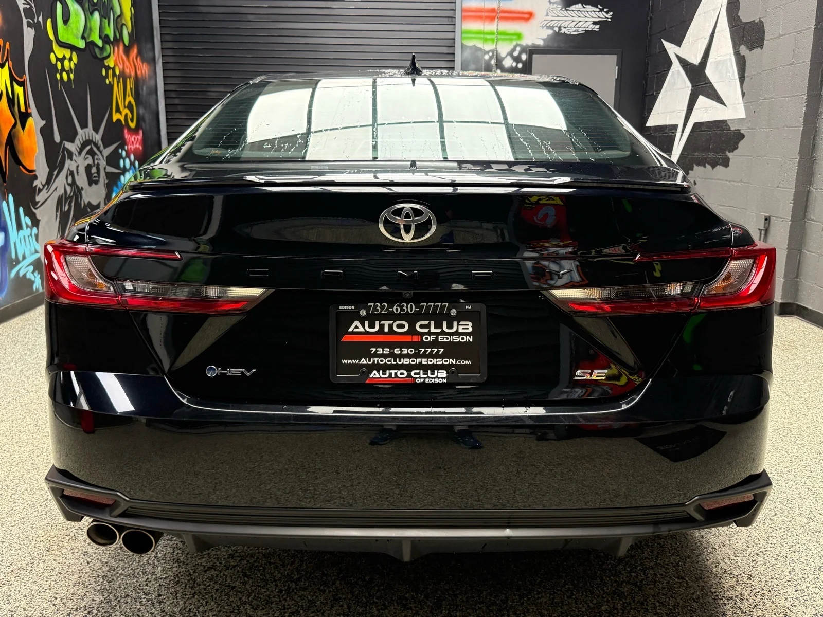 Used 2025 Midnight Black Metallic (218) Toyota SE image 5