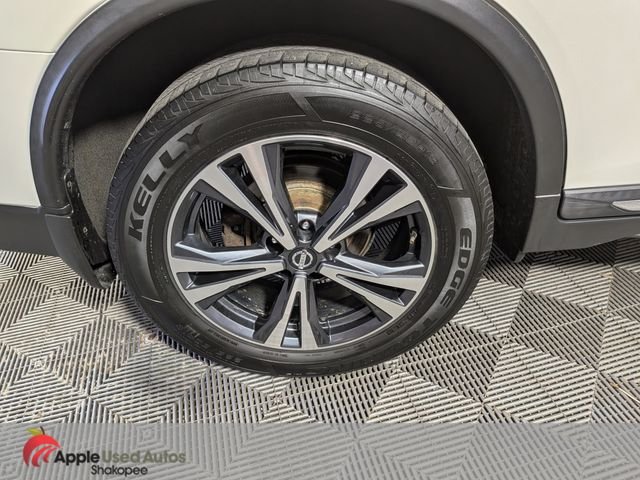 Used 2017 White Nissan SL image 43