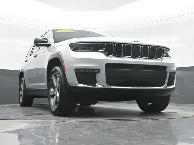 Used 2021 Silver Jeep Limited image 22