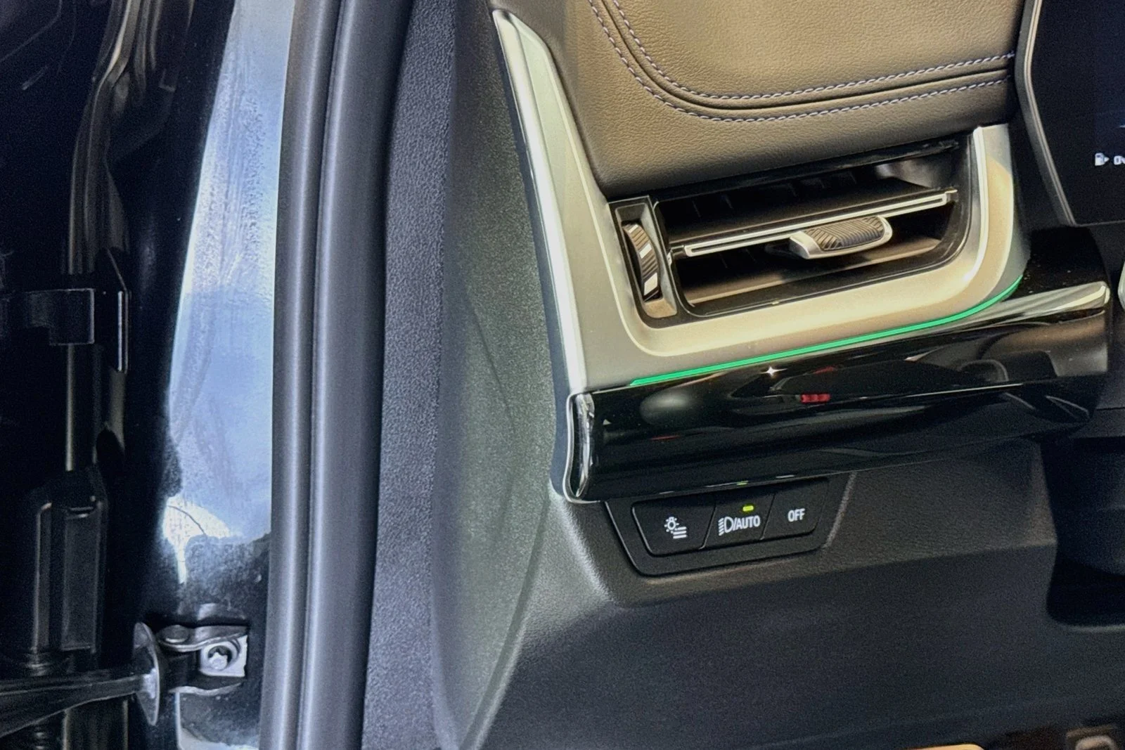 Used 2024 Black Sapphire Metallic BMW M35i image 10