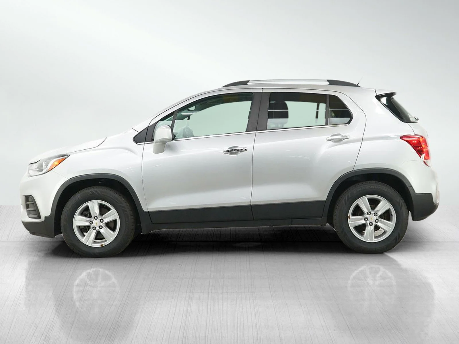 Used 2020 Chevrolet Trax LT with VIN KL7CJLSB6LB034654 for sale in Burnsville, Minnesota