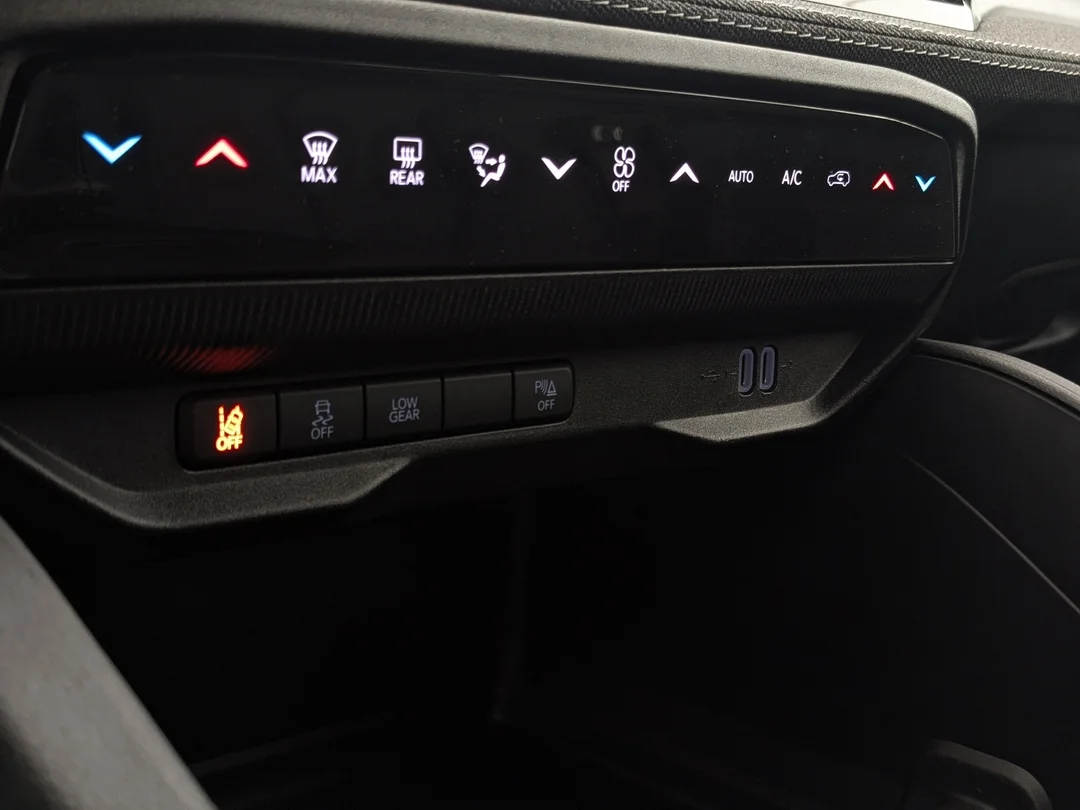 New 2026 White Jeep Laredo - - 4x4 - 1.6L Turbo Hybrid - 12.3 Uconnect 5 Display - Selec-Terrain & More! image 21