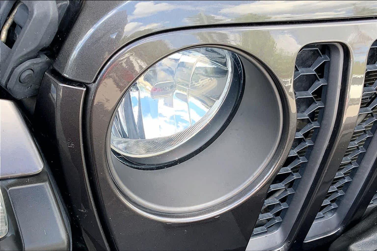 Used 2021 Granite Crystal Metallic Clearcoat Jeep Mojave image 27