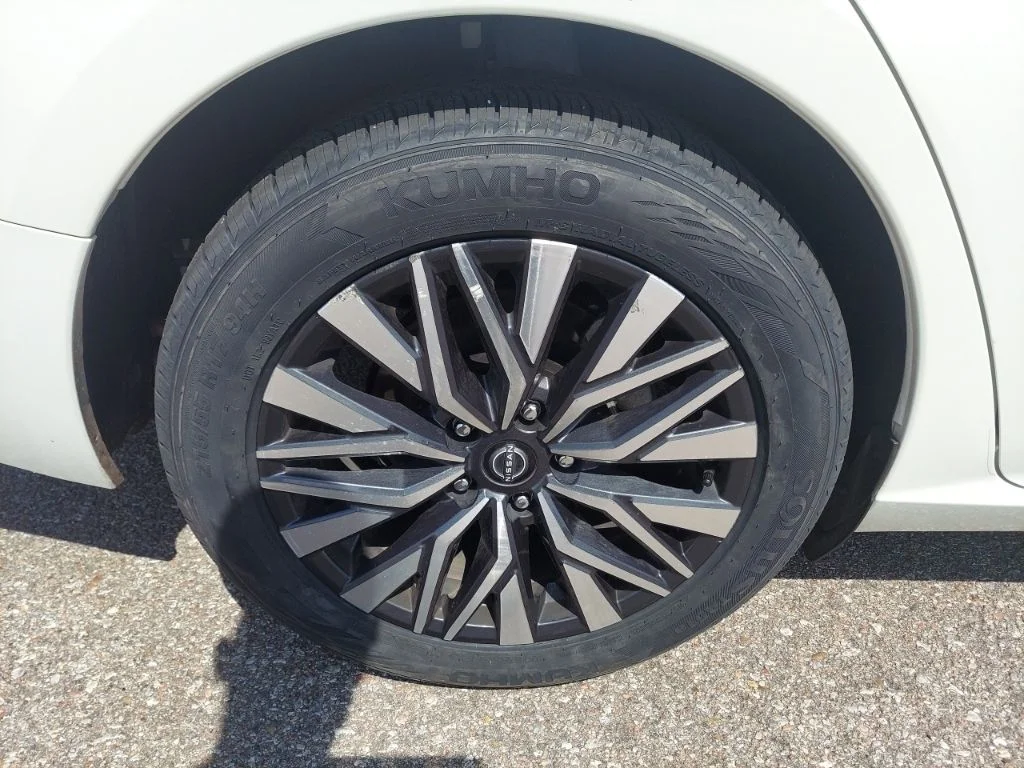 Certified Used 2025 White Nissan 2.5 SV image 9