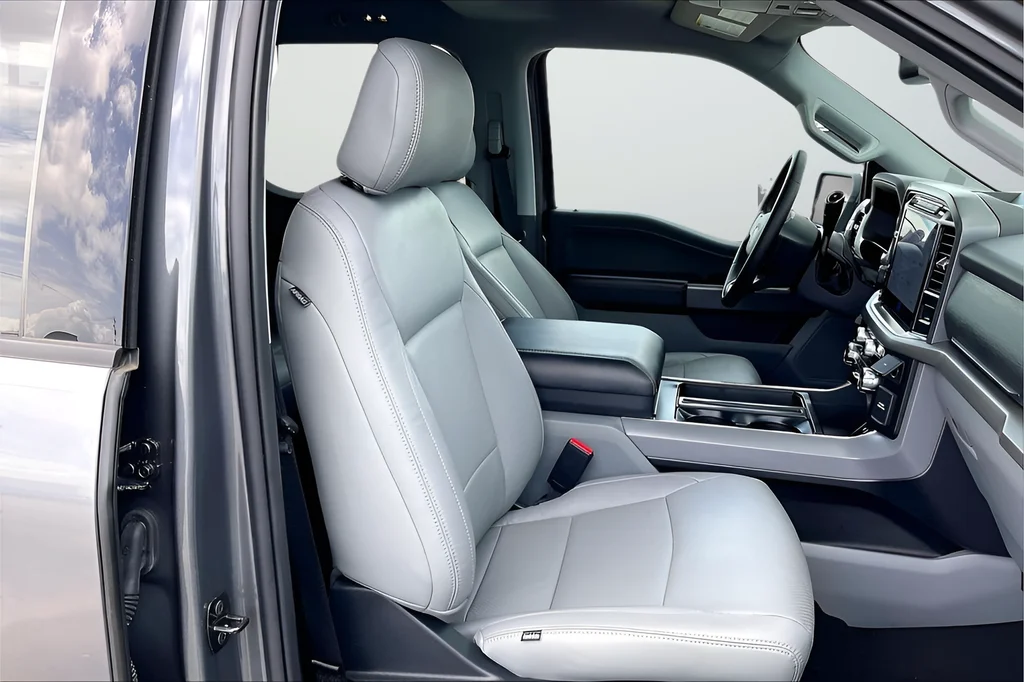 Used 2024 Gray Ford XLT image 27