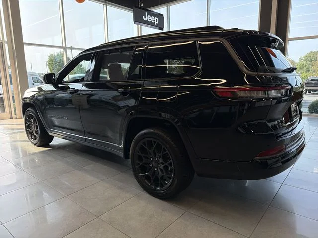 New 2026 Diamond Black Crystal Pearl-Coat Exterior Paint Jeep Summit image 6