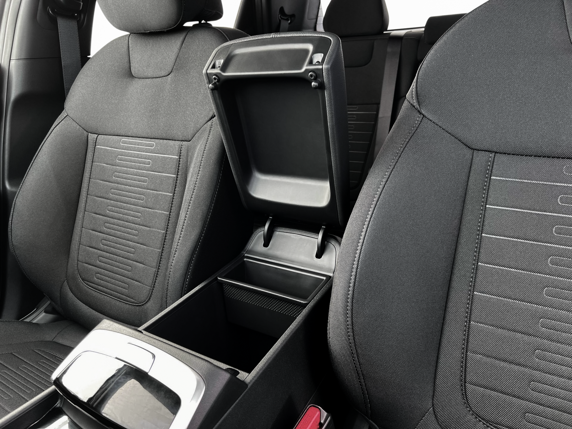 2025 Hyundai Santa Cruz SE - Photo 18