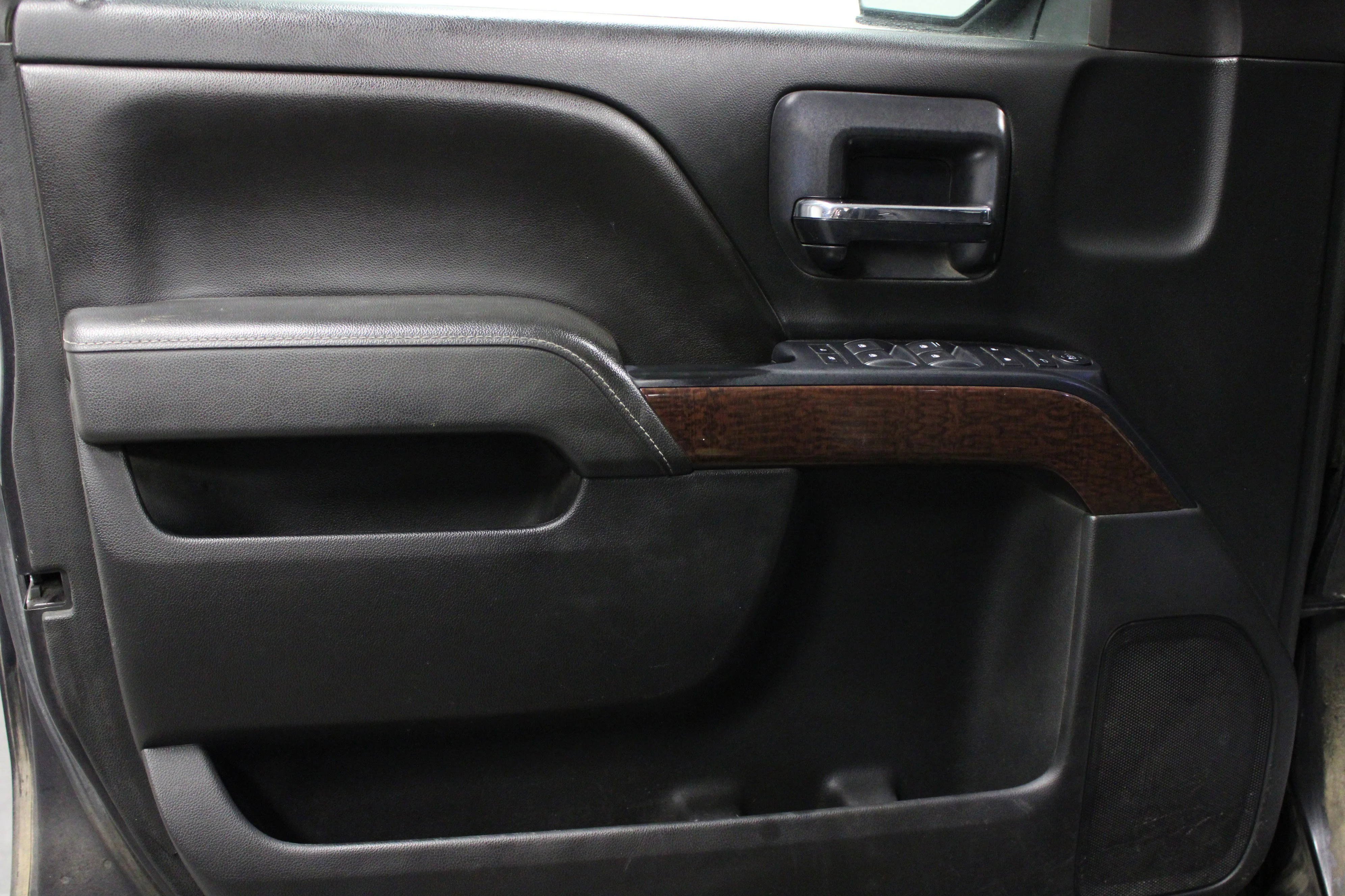 Used 2015 Iridium Metallic GMC SLE image 11