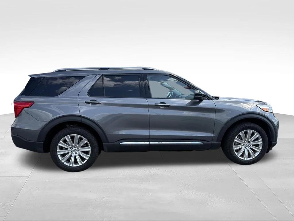 Used 2023 Gray Ford Limited image 29