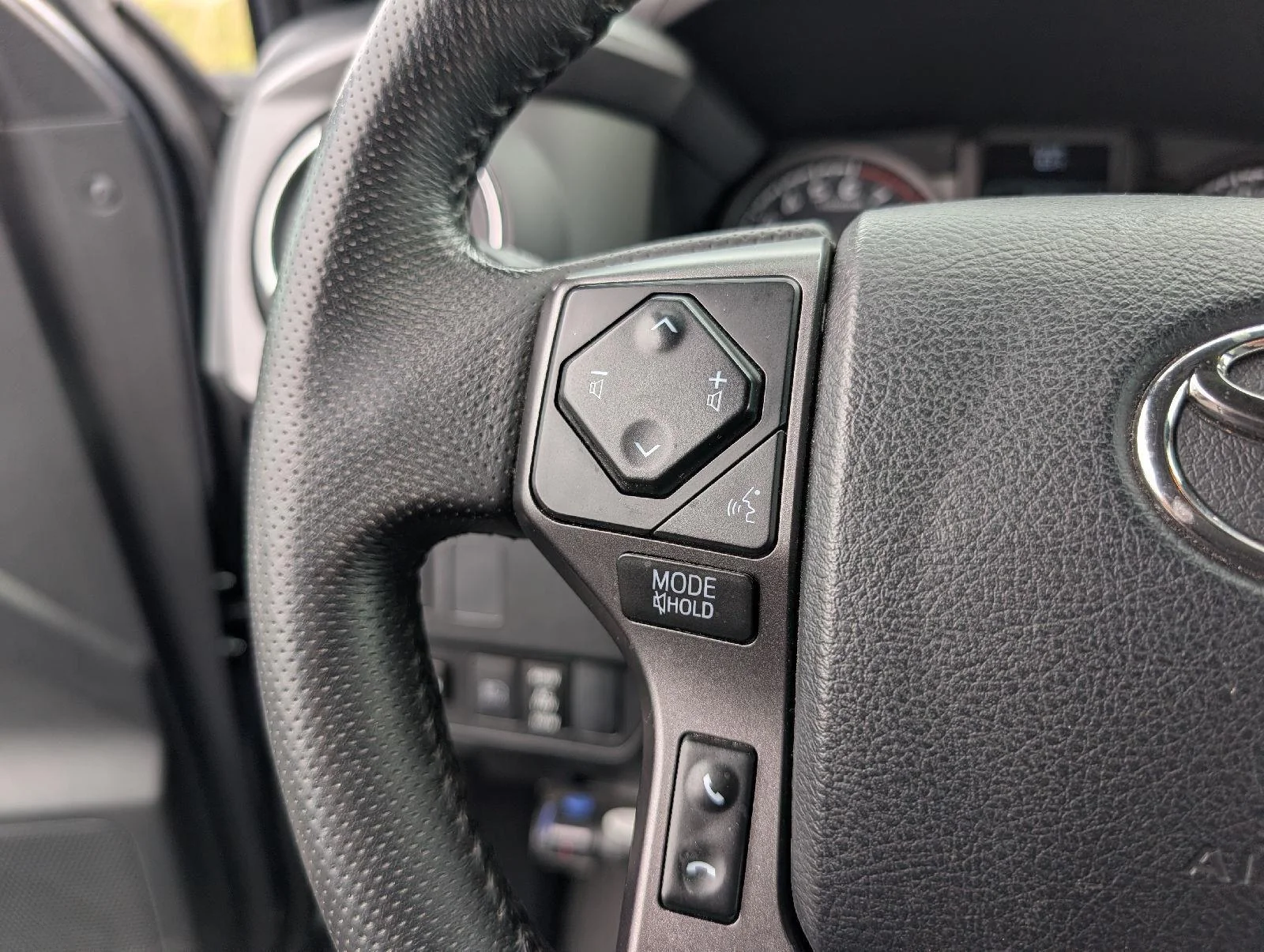 Used 2023  Toyota SR image 14