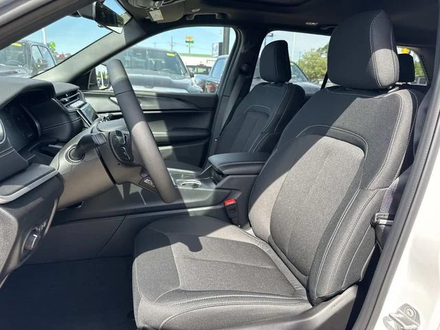 New 2026 White Jeep Laredo X image 17