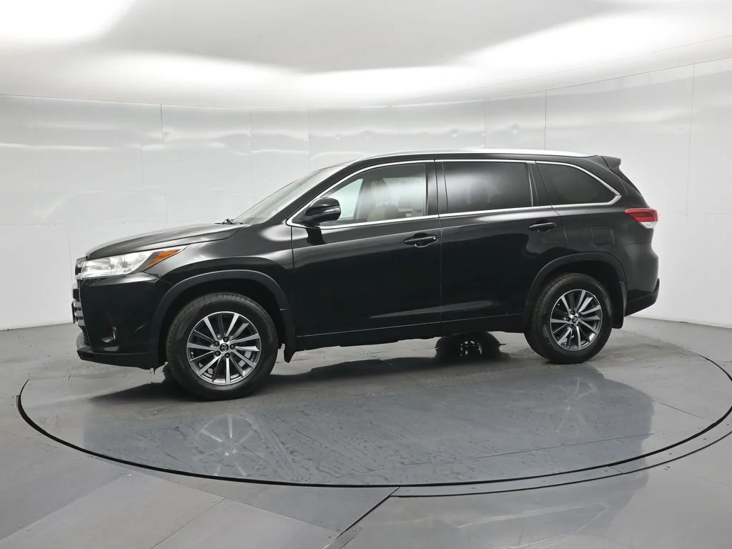 Used 2018 Black Toyota XLE image 32