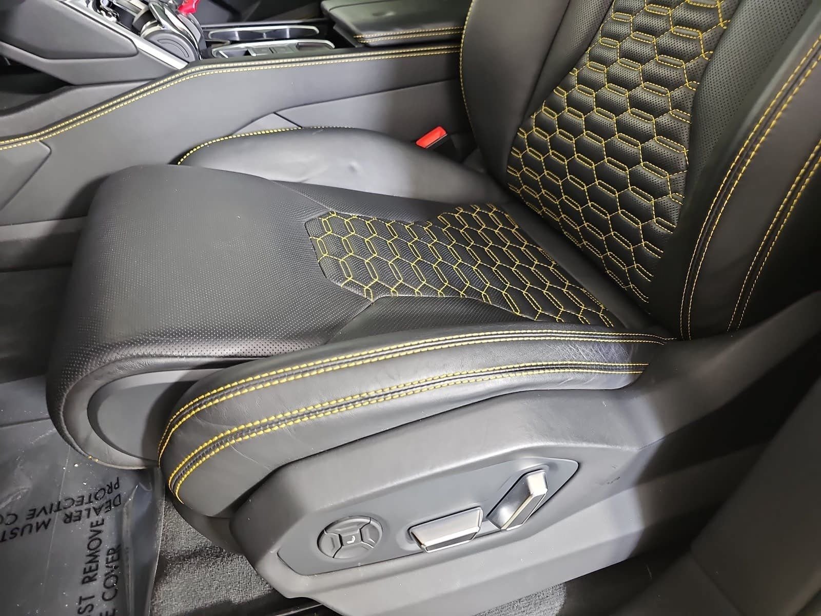 Used 2020  Lamborghini Base image 26