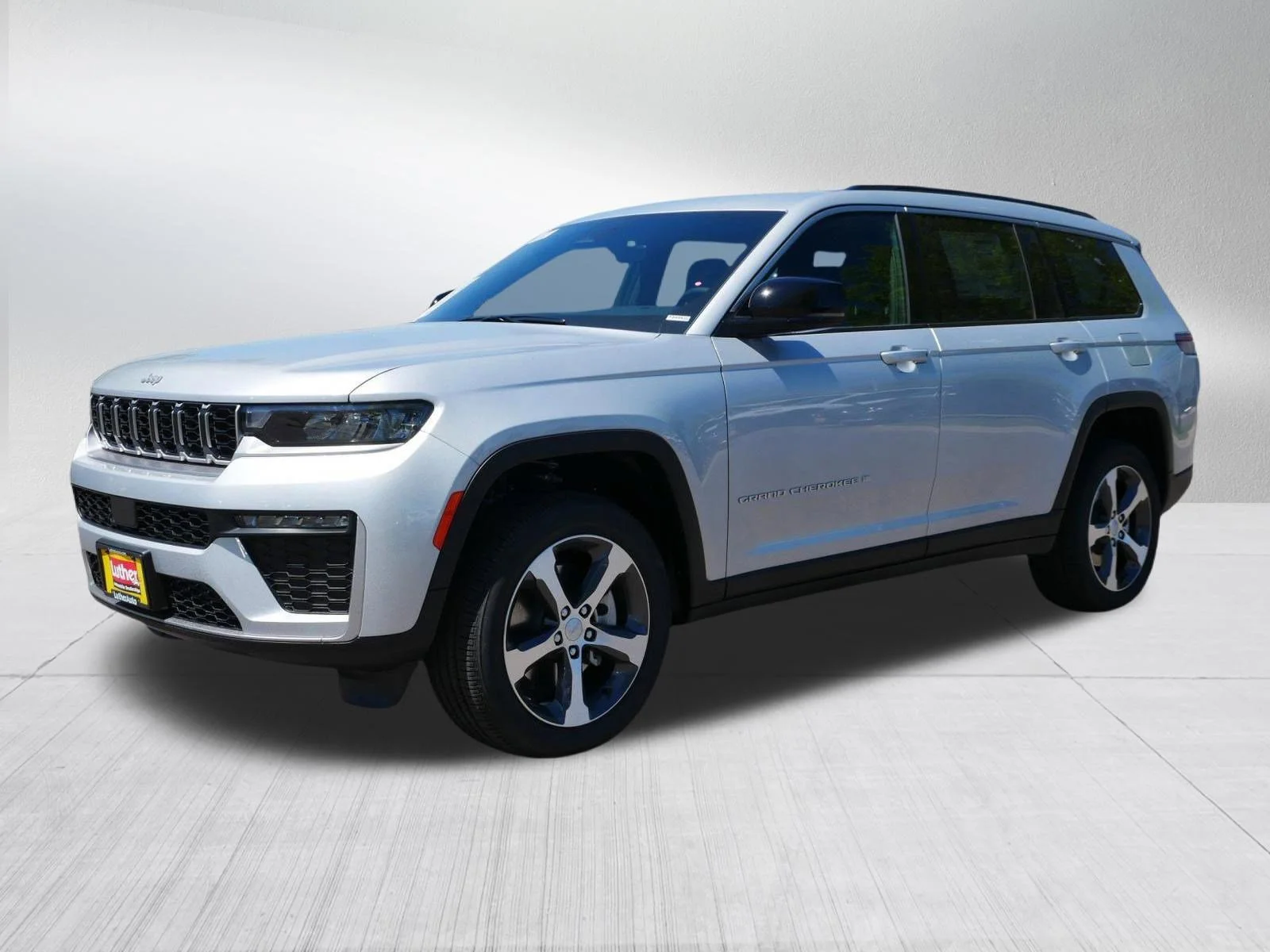 New 2026 Silver Zynith Exterior Paint Jeep Limited image 3
