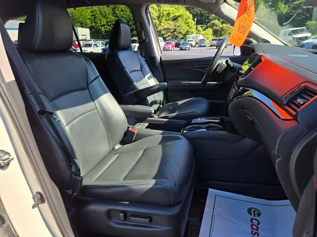 Used 2019 White Honda Touring image 24