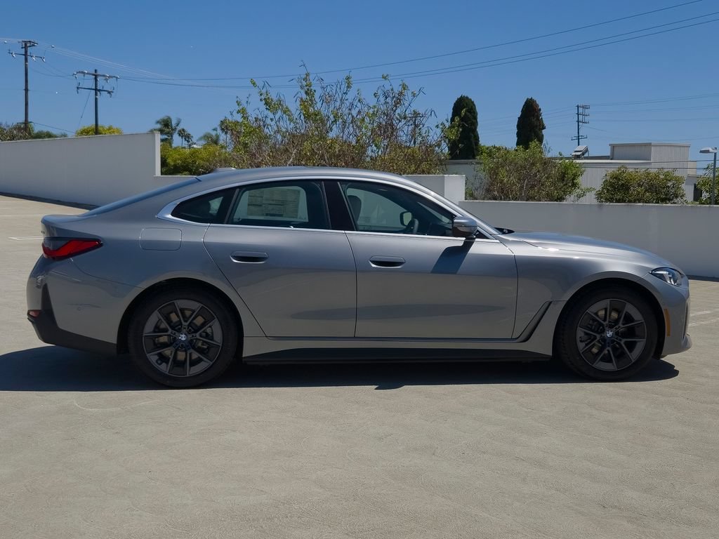 New 2026 Skyscraper Grey Metallic BMW eDrive40 image 4