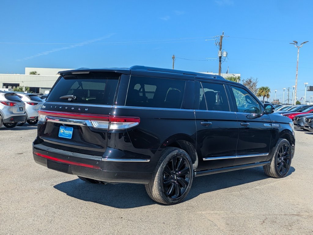 Used 2023 Black Lincoln Reserve image 5