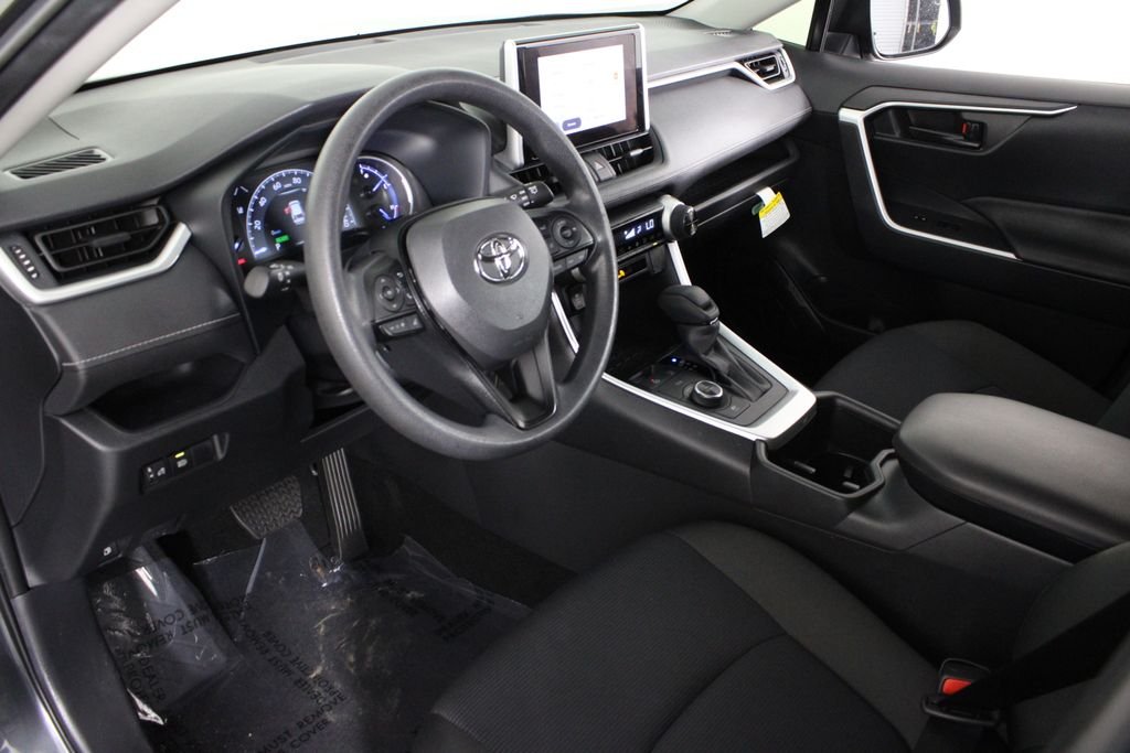 2025 Toyota RAV4 LE - Photo 17