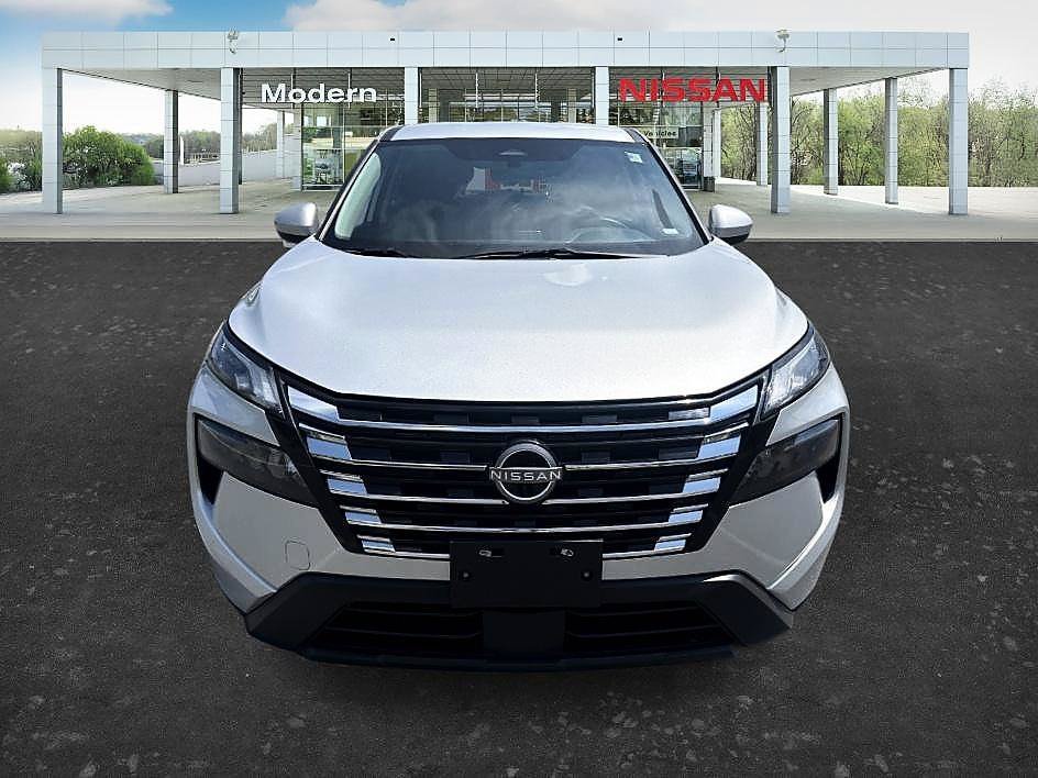 Used 2025 Brilliant Silver Metallic Nissan SV image 8