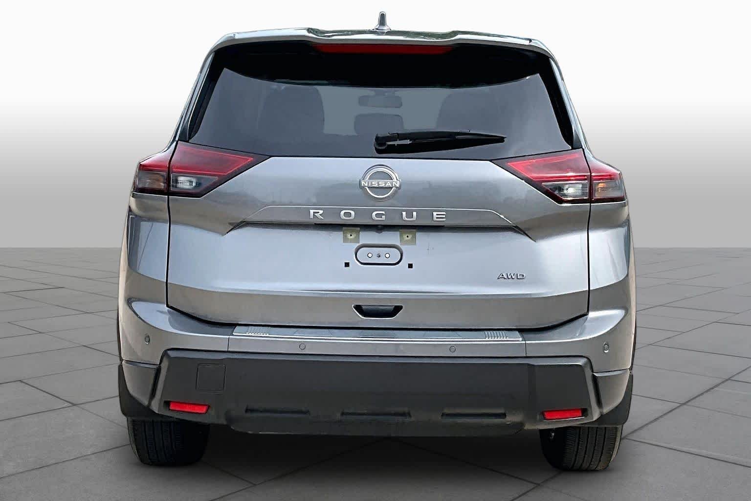 Used 2025 Gun Metallic Nissan SV image 5