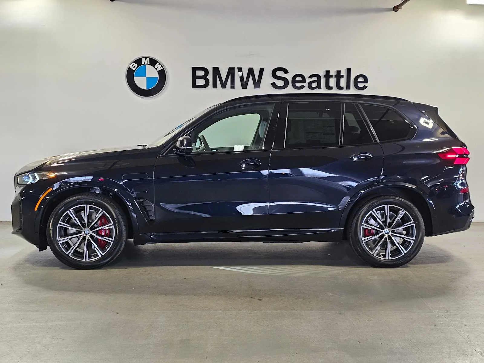 New 2026 Carbon Black Metallic BMW xDrive50e image 3