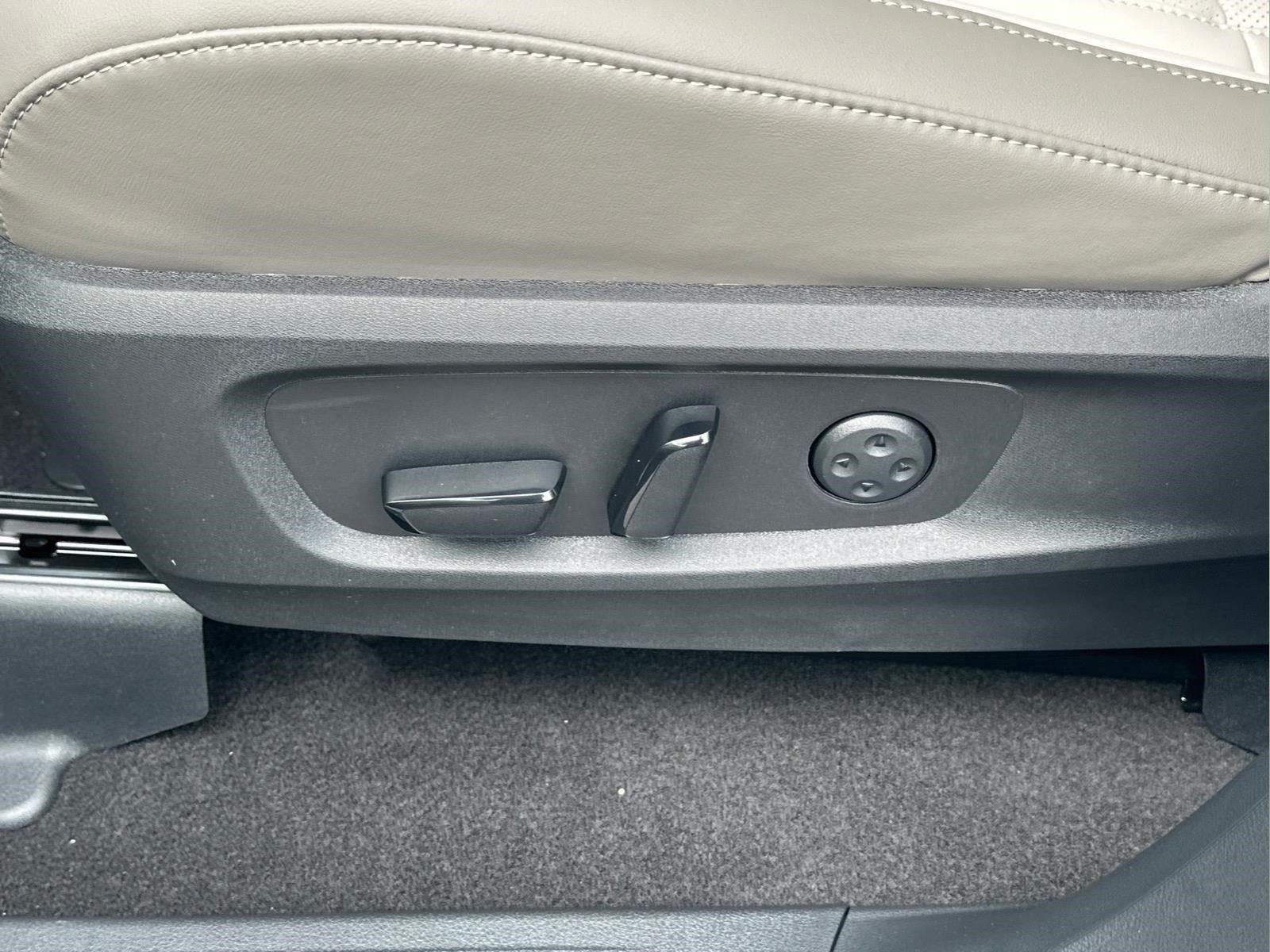 New 2027 GRAPHITE SHADOW INFINITI Luxe FWD image 23