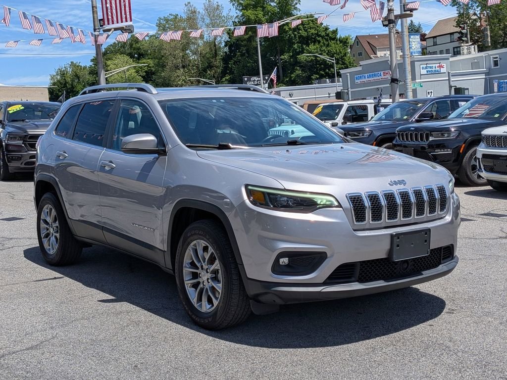 Used 2021 Silver Jeep Latitude Lux image 4