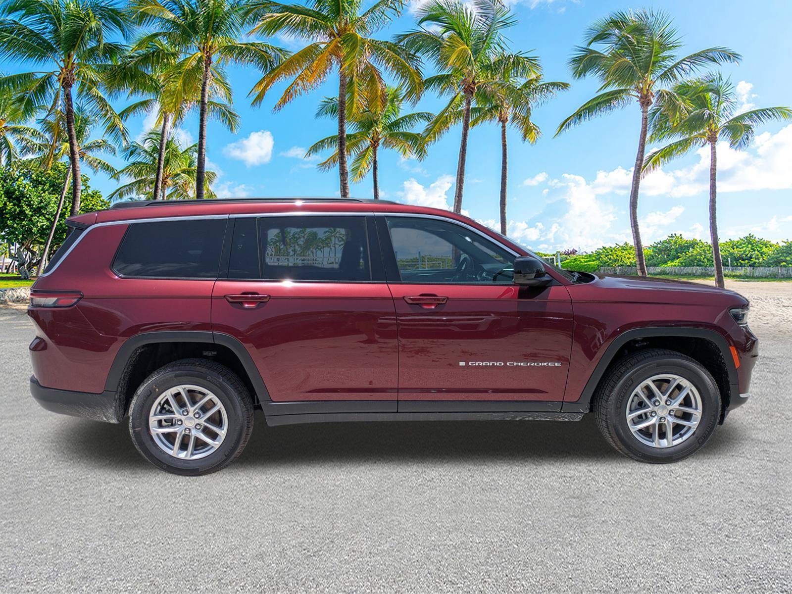 New 2026 Velvet Red Pearl-Coat Exterior Paint Jeep Laredo X image 3