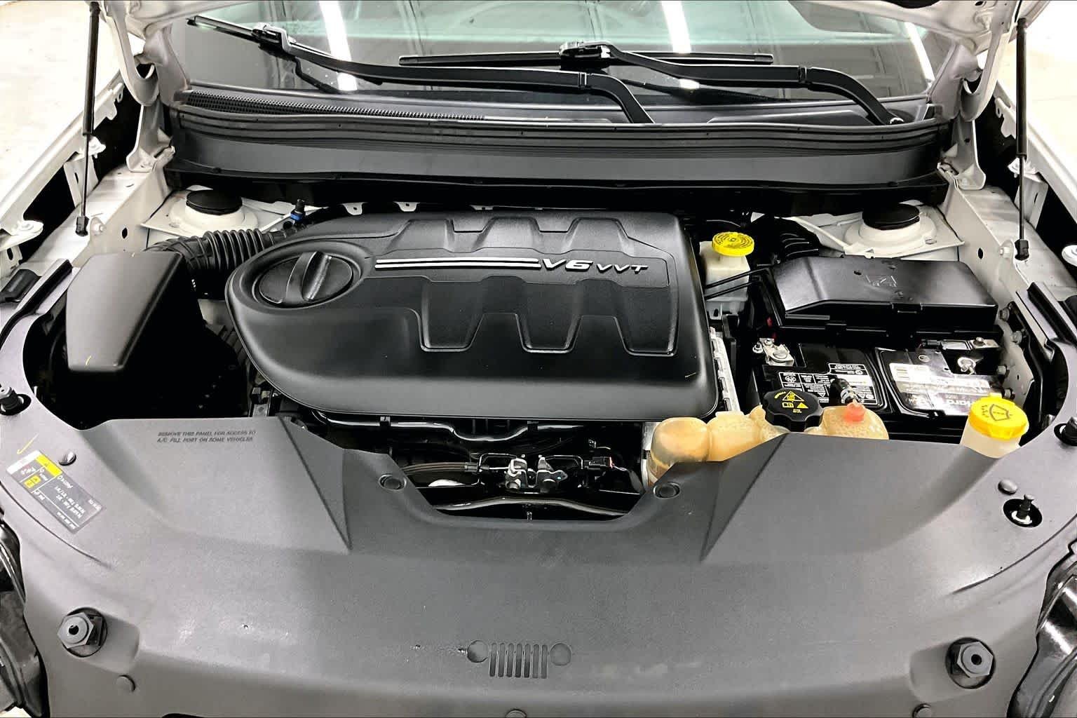 Used 2019 Bright White Clearcoat Jeep Limited image 32
