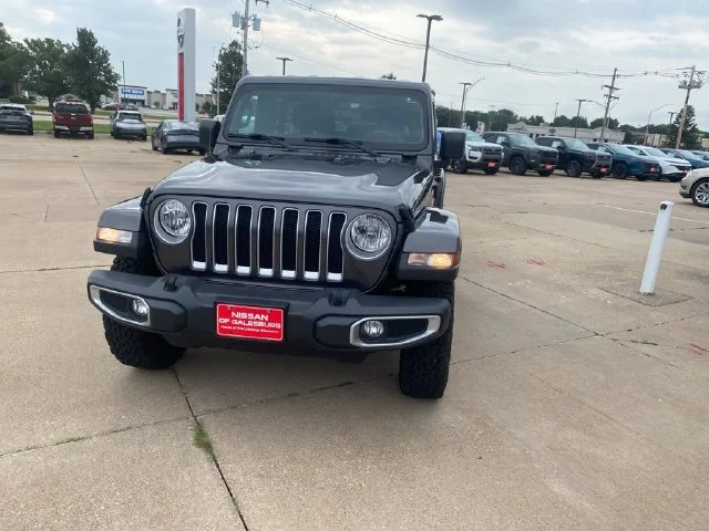 Used 2019 Granite Crystal Clearcoat Metallic Jeep Unlimited Sahara image 4