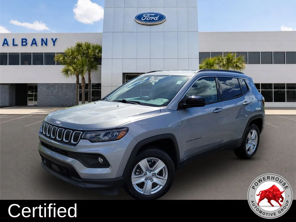 Used 2022 Silver Jeep Latitude image 1