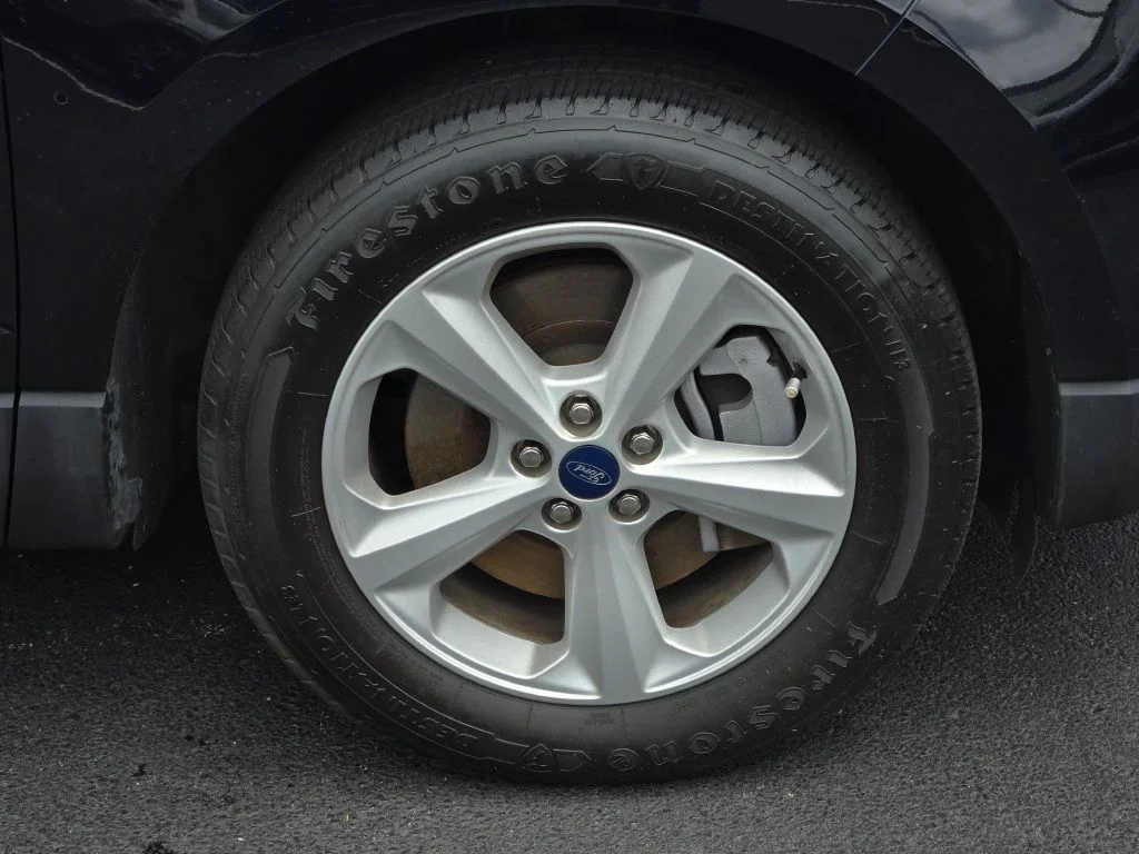 Used 2021 Black Ford SE image 5