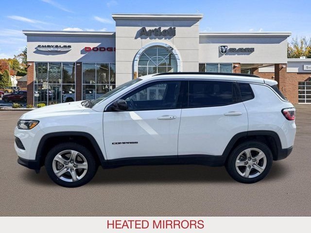 Used 2024 White Jeep Latitude image 5