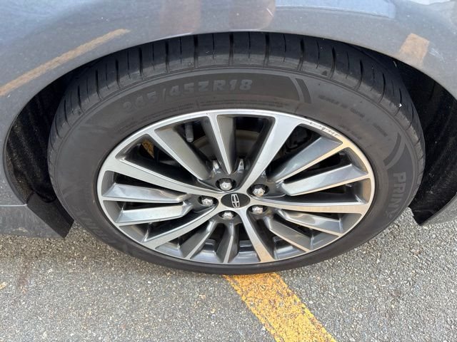 Used 2018 Gray Lincoln Premiere image 11