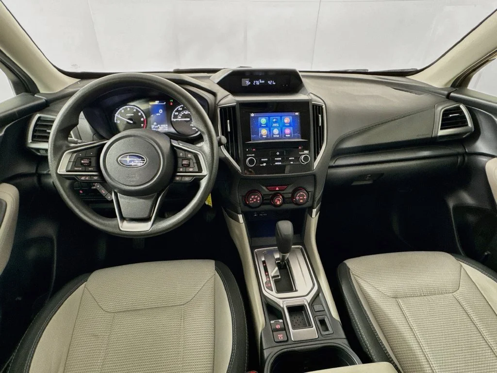 Used 2020 White Subaru Base image 25