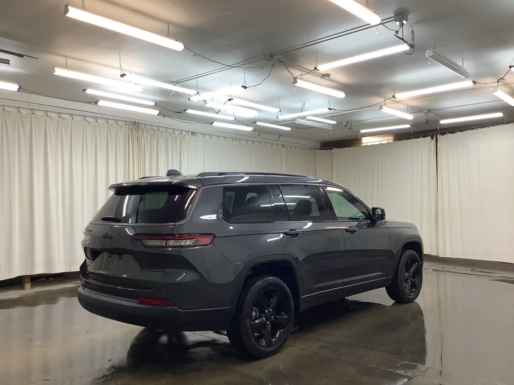 New 2026 Baltic Gray Metallic Clear-Coat Exterior Paint Jeep Limited image 6