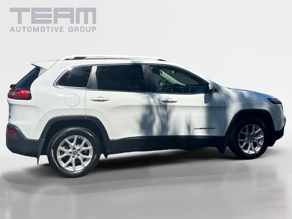 Certified Used 2017 White Jeep Latitude image 8
