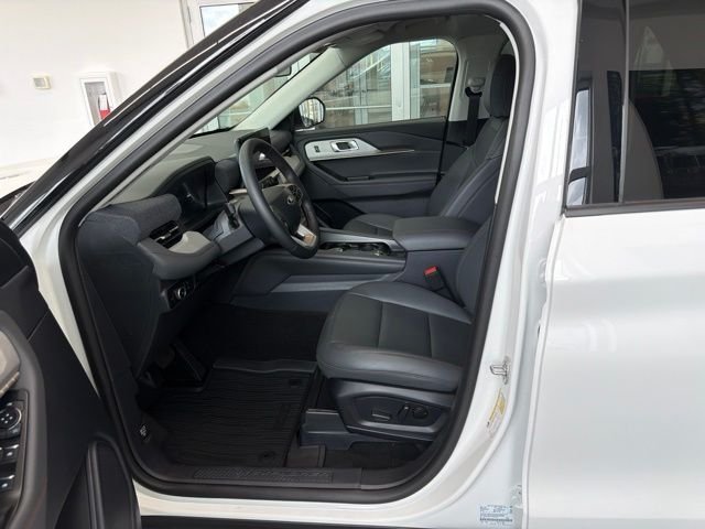 New 2026 Star White Metallic Tri-Coat Ford Active image 13