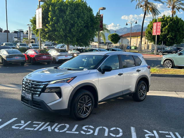 Used 2024 Silver Nissan S image 5