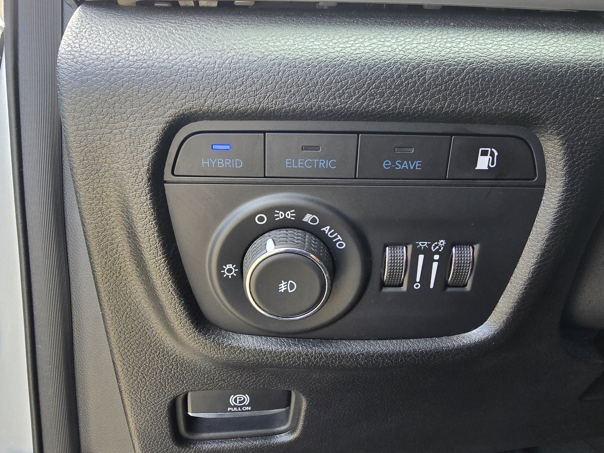 Used 2023 Silver Zynith Jeep 4xe image 18