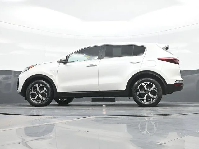 Used 2022 White Kia LX image 20
