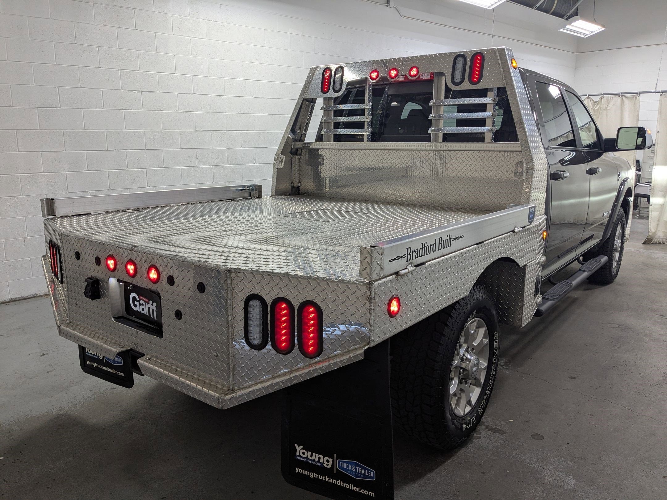 Used 2022 Granite Crystal Metallic Clearcoat Ram Laramie image 4
