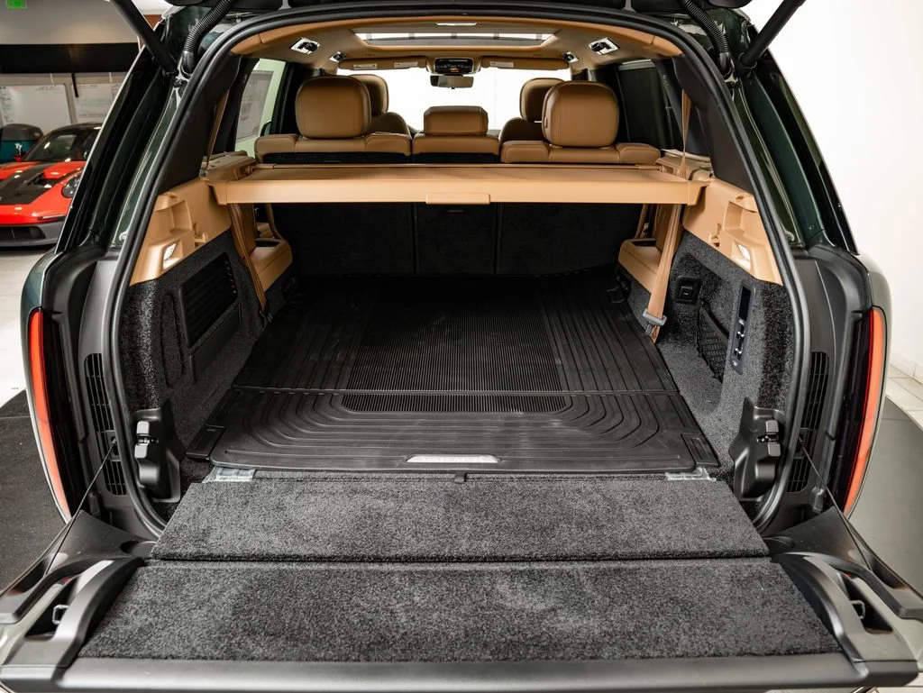 New 2026 Belgravia Green Land Rover SE image 20