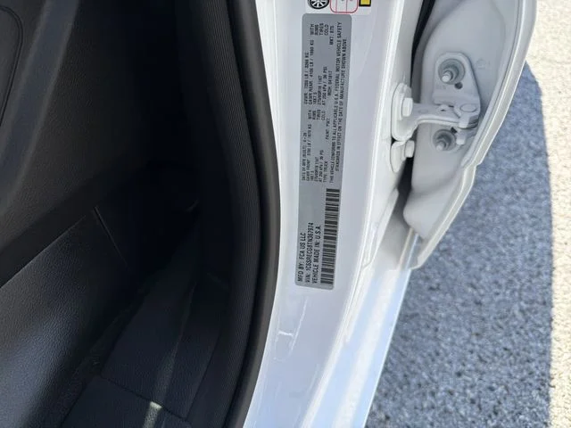 New 2026 Bright White Clear-Coat Exterior Paint RAM Tradesman image 32