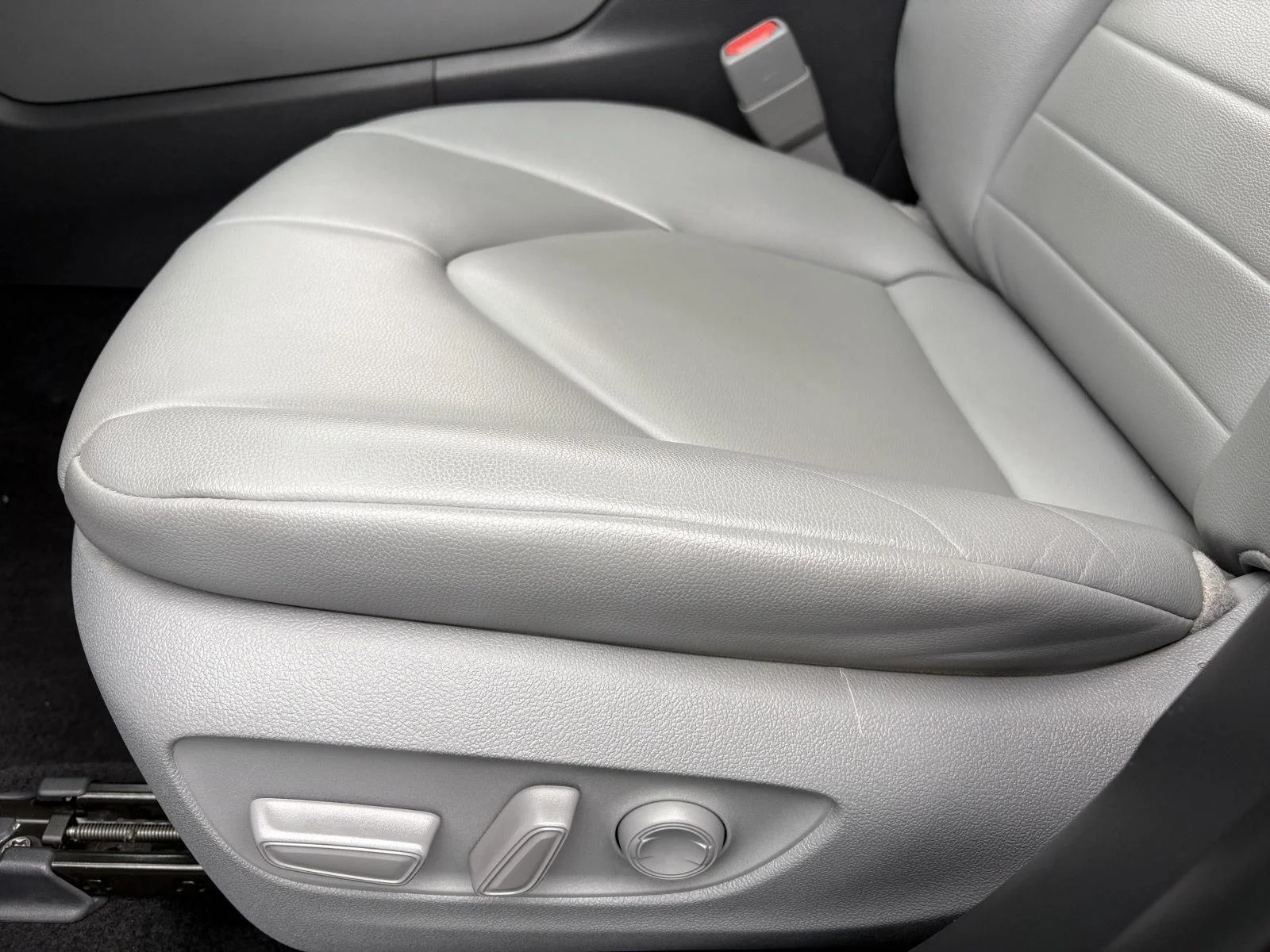 Used 2022 Magnetic Gray Metallic Toyota XLE image 19