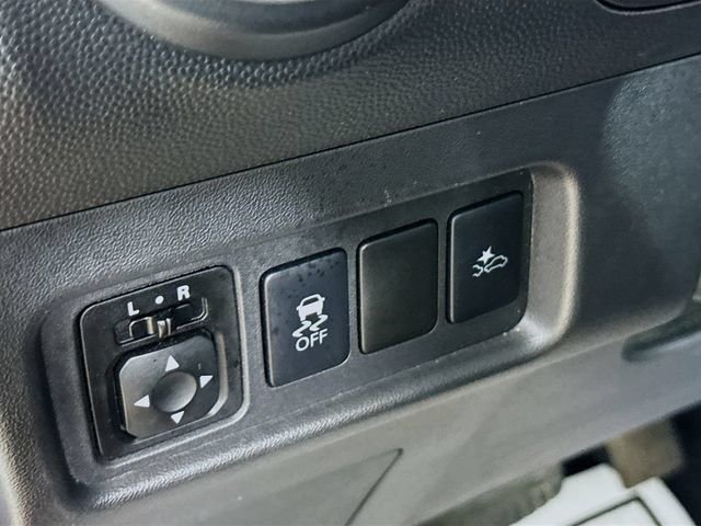 Used 2022 Red Mitsubishi ES image 8