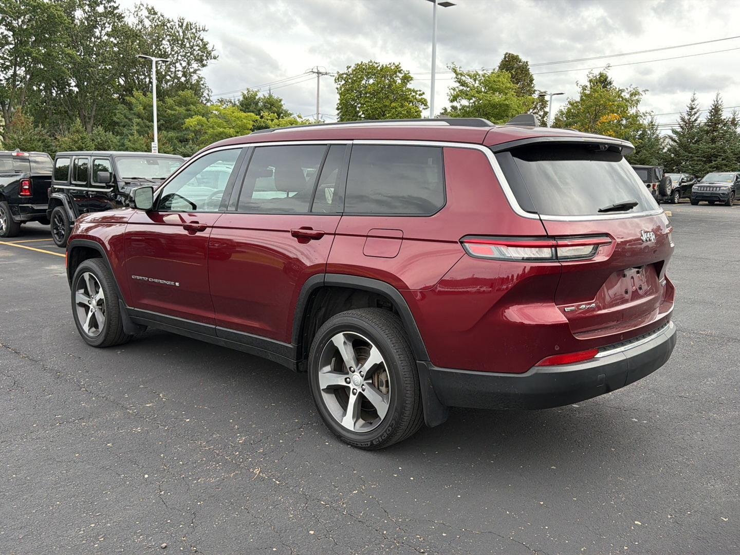 Used 2023 Velvet Red Pearlcoat Jeep Limited image 3