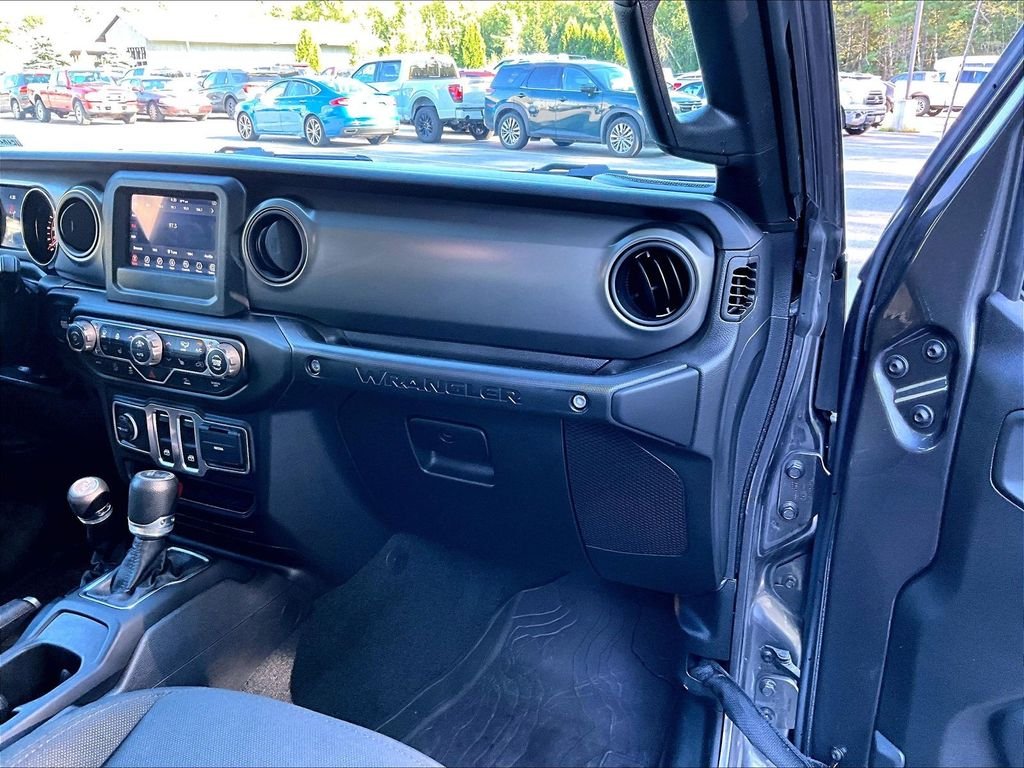 Used 2023 Granite Crystal Metallic Clearcoat Jeep Sport S image 13
