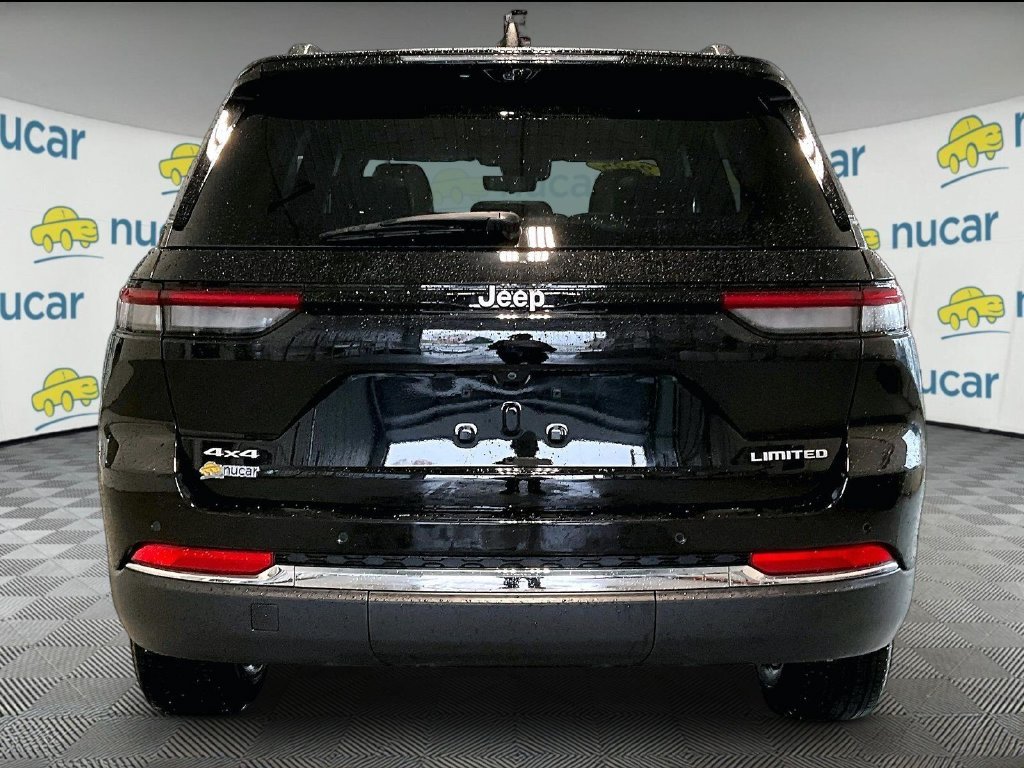 Used 2025 Diamond Black Crystal Pearlcoat Jeep Limited image 5