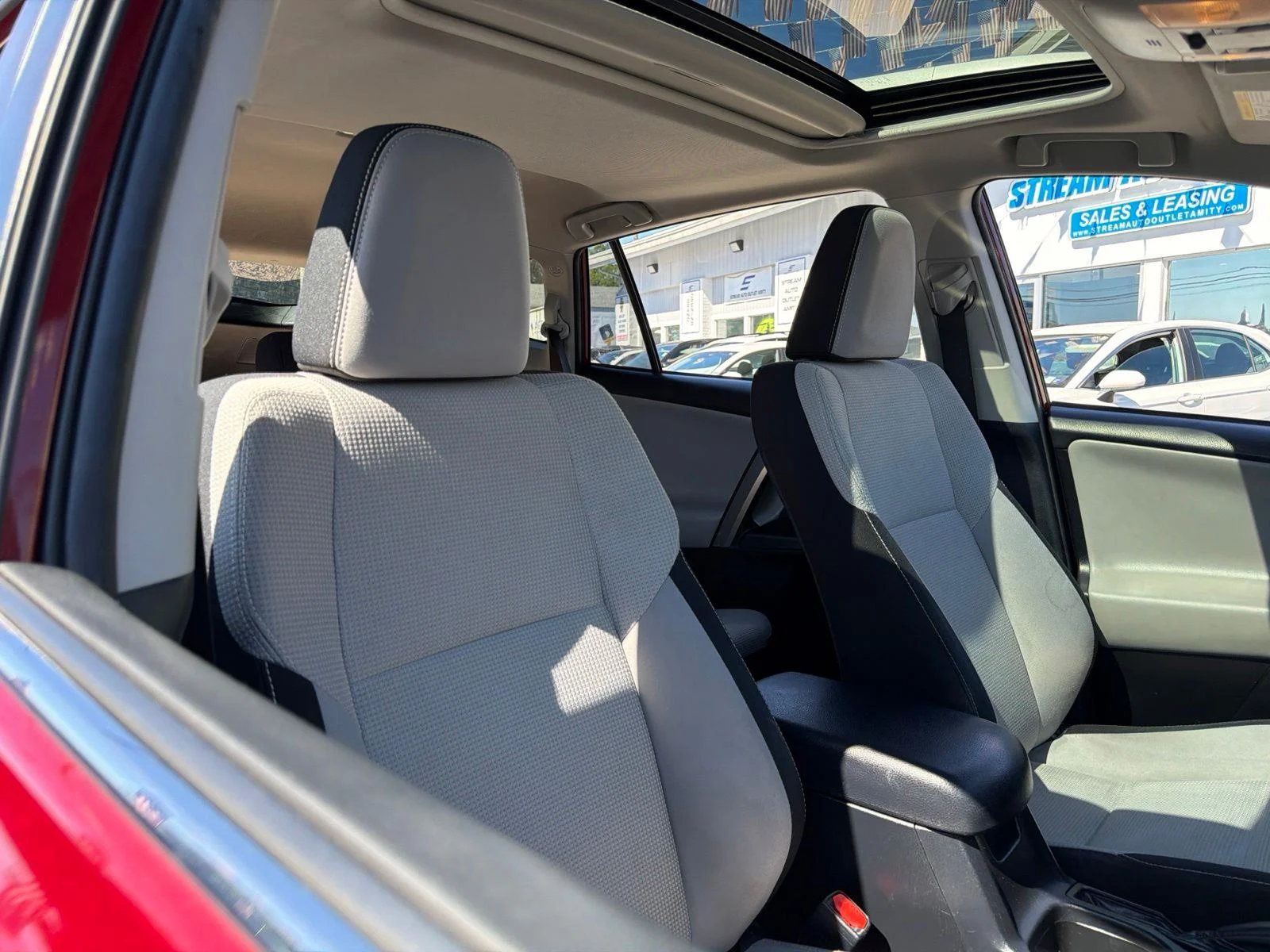 2018 Toyota RAV4 XLE - Photo 13